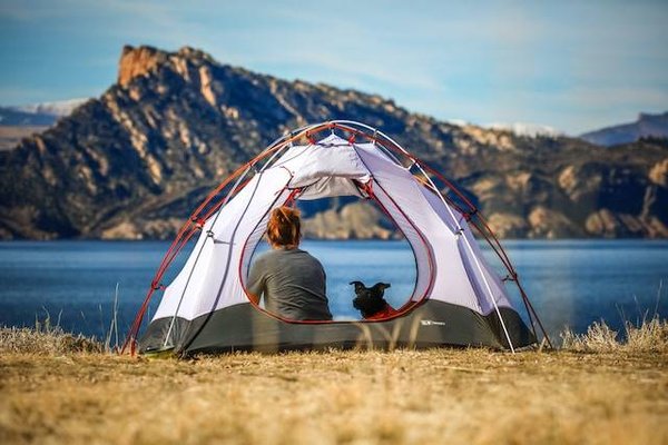 Les plus beaux campings en Ardèche en bord de rivière avec emplacements ombragés et confortables