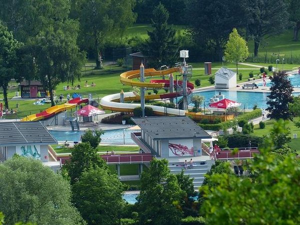Les Meilleurs Campings au Bord du Lac d'Annecy avec Parc Aquatique pour des Vacances Inoubliables