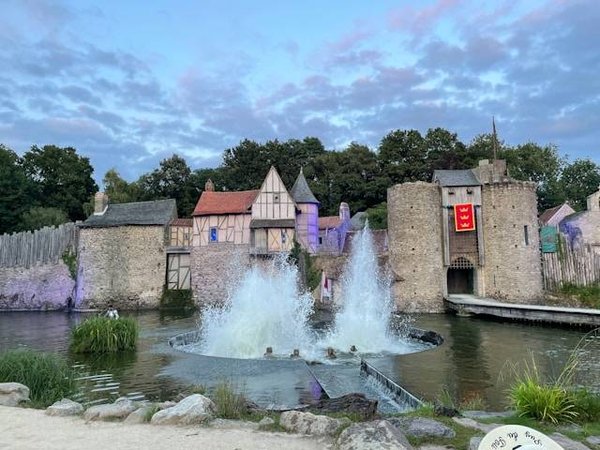 Dormir à la belle étoile près du Puy du Fou: Top des campings pour une expérience inoubliable