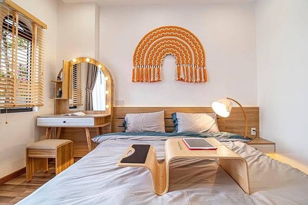 Les Avantages et Inconvénients du Voyage Contre le Logement Fixe